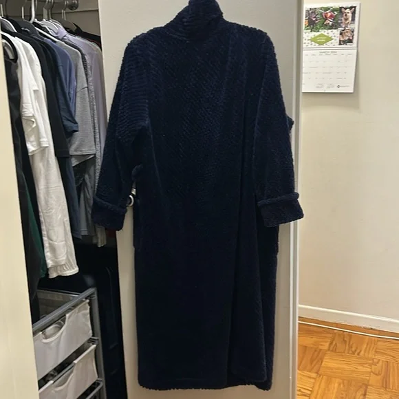 Fuzzy Robe - Picture 4 of 5